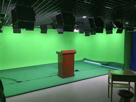 他们学习了新闻的生产过程和采访背后的故事