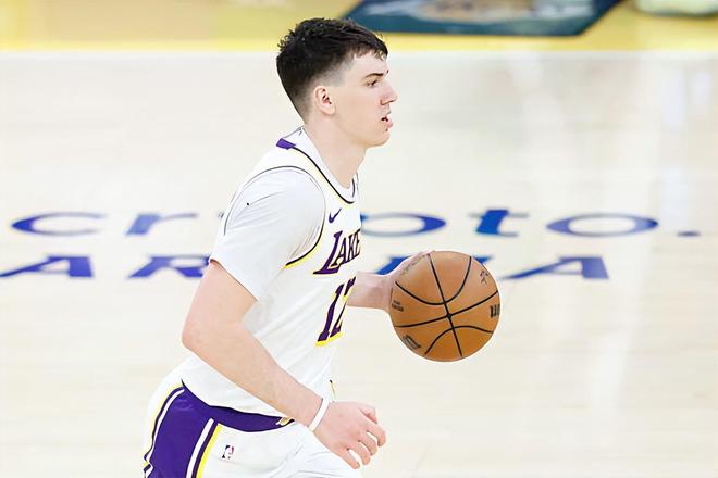 湖人4连胜登西部第三 拉拉维亚低迷引质疑