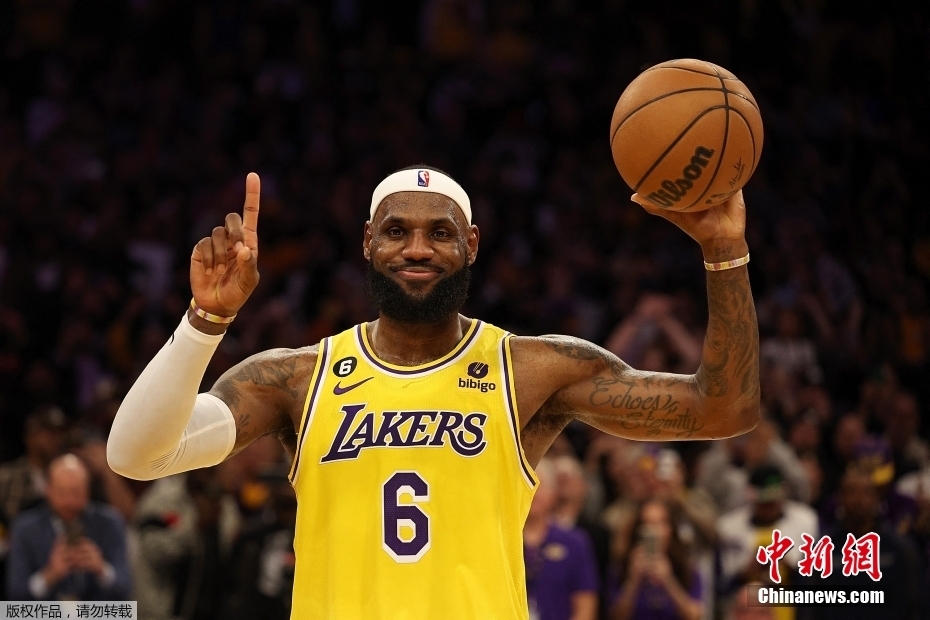 詹姆斯生涯总得分超贾巴尔登顶历史得分王